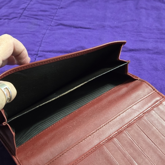 GUCCI BIFOLD LONG WALLET - Picture 8 of 12